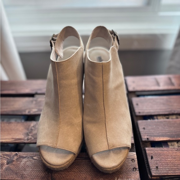 Ladies Unlisted Wedge Sandals - Picture 5 of 8